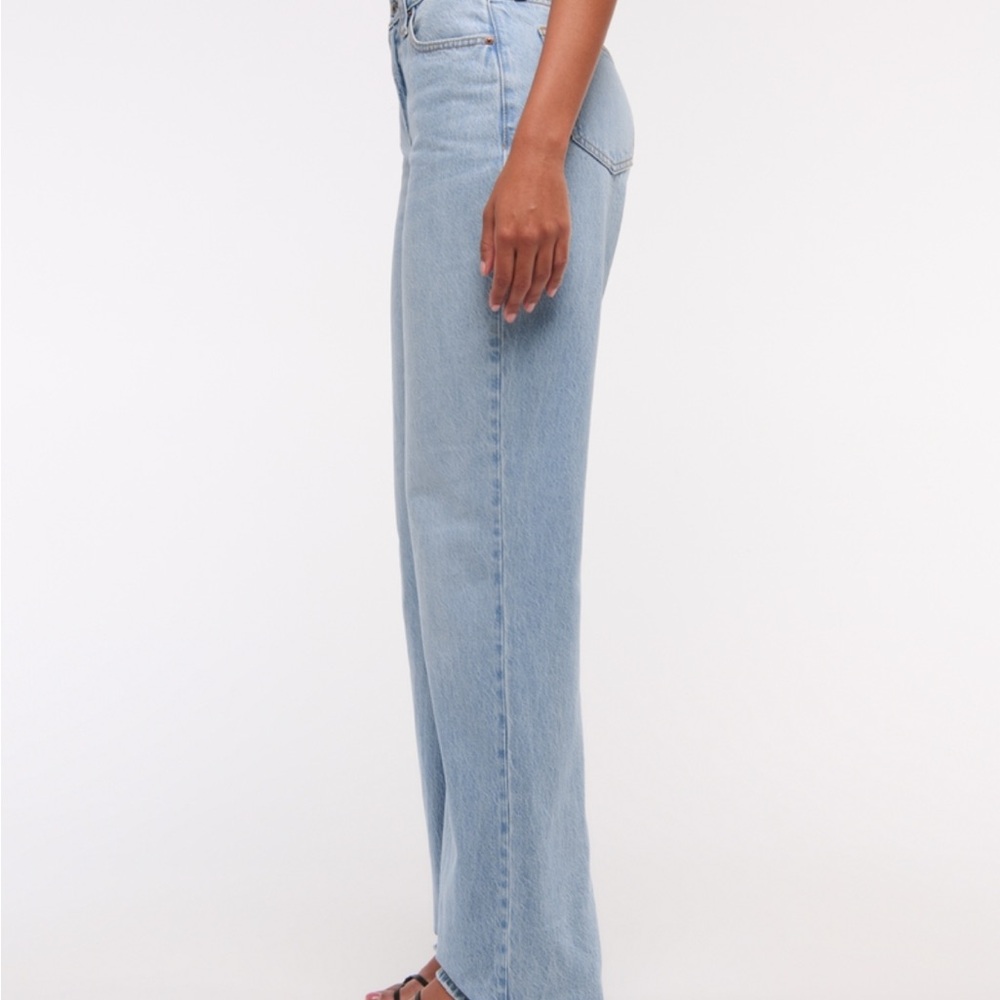 Abercrombie & Fitch Curve Love High Rise Loose Jeans - Picture 5 of 6